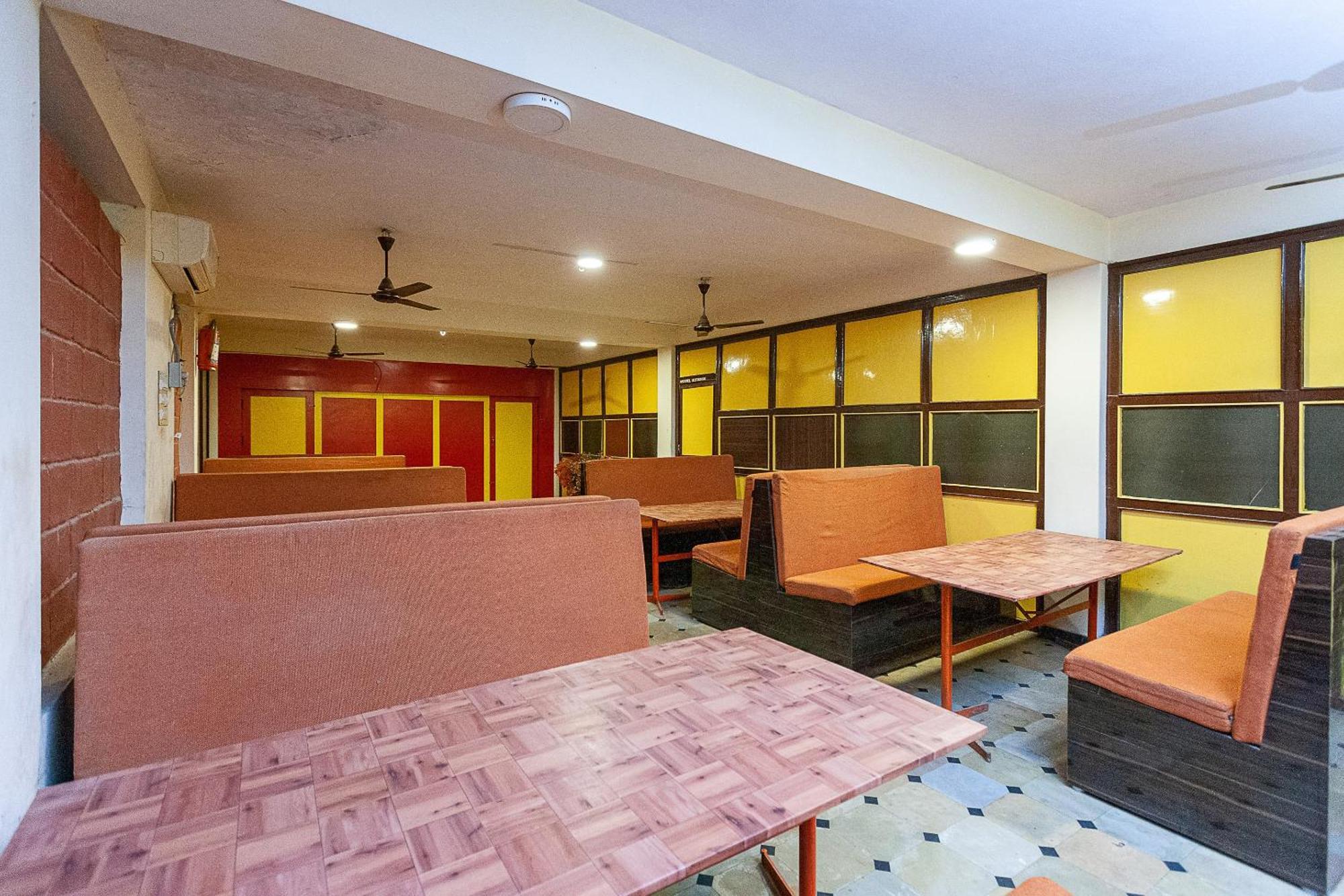 Collection O Ammayi Hotels & Resorts Tiruvannāmalai Exteriör bild