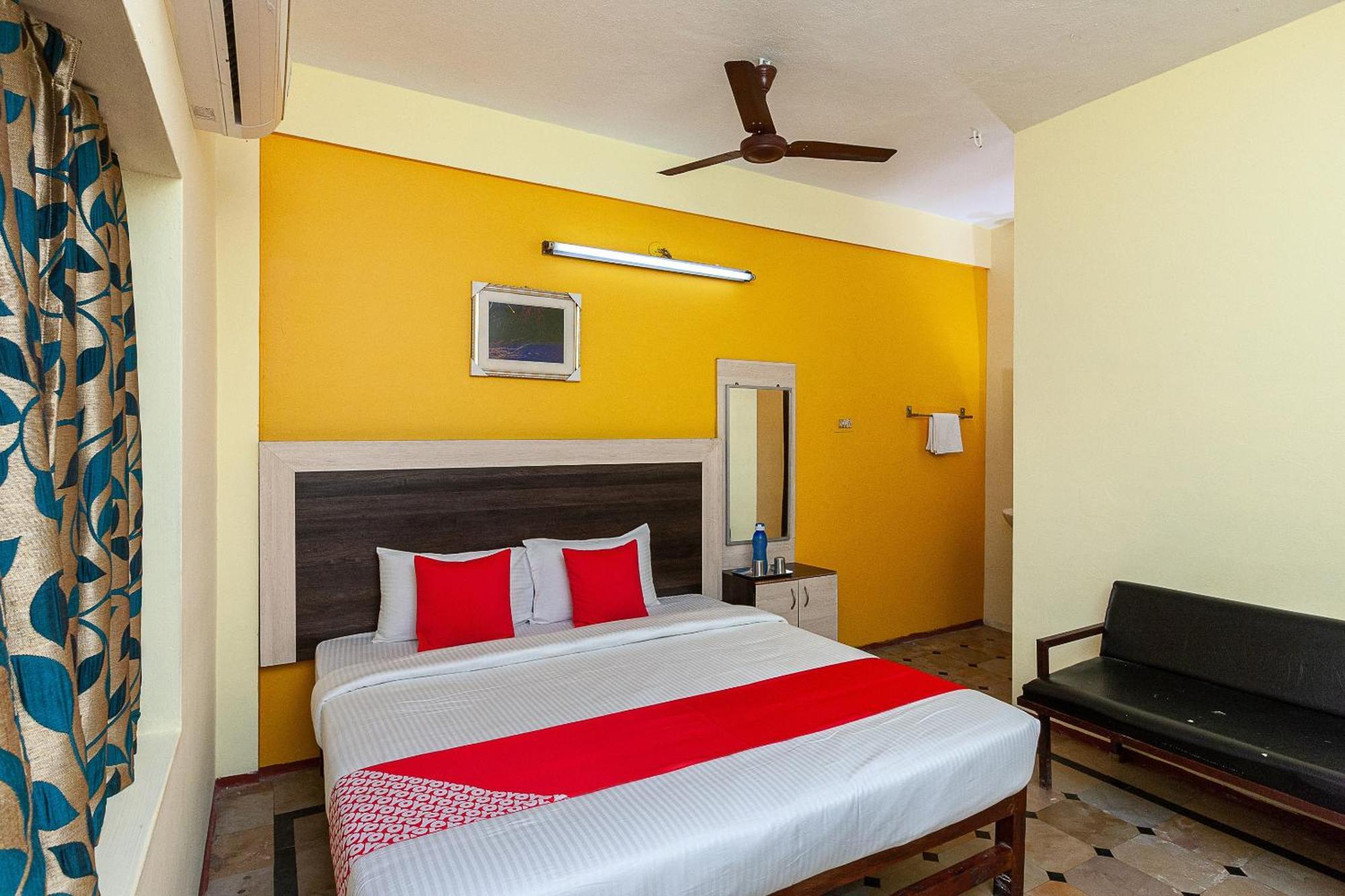 Collection O Ammayi Hotels & Resorts Tiruvannāmalai Exteriör bild