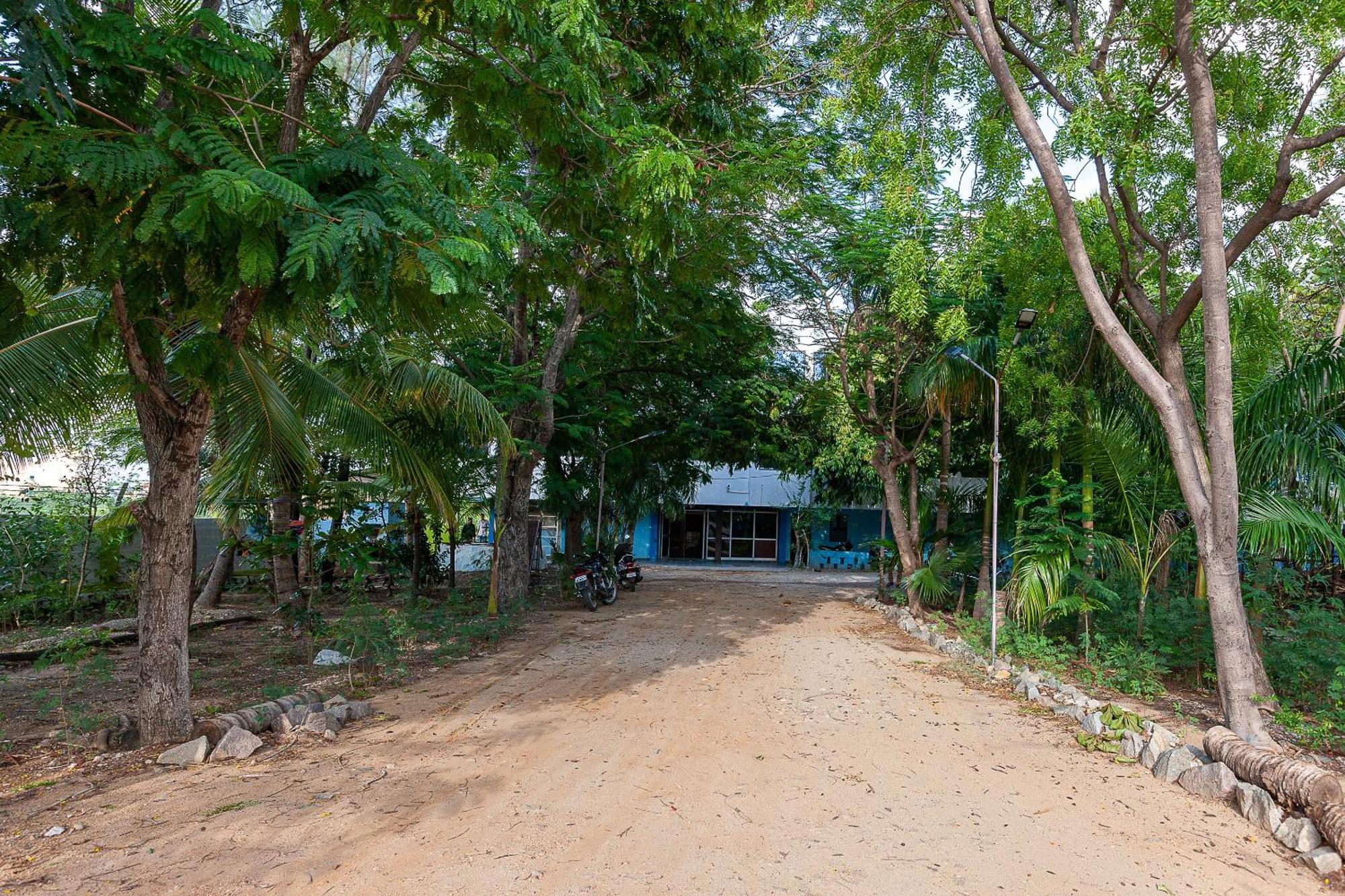Collection O Ammayi Hotels & Resorts Tiruvannāmalai Exteriör bild