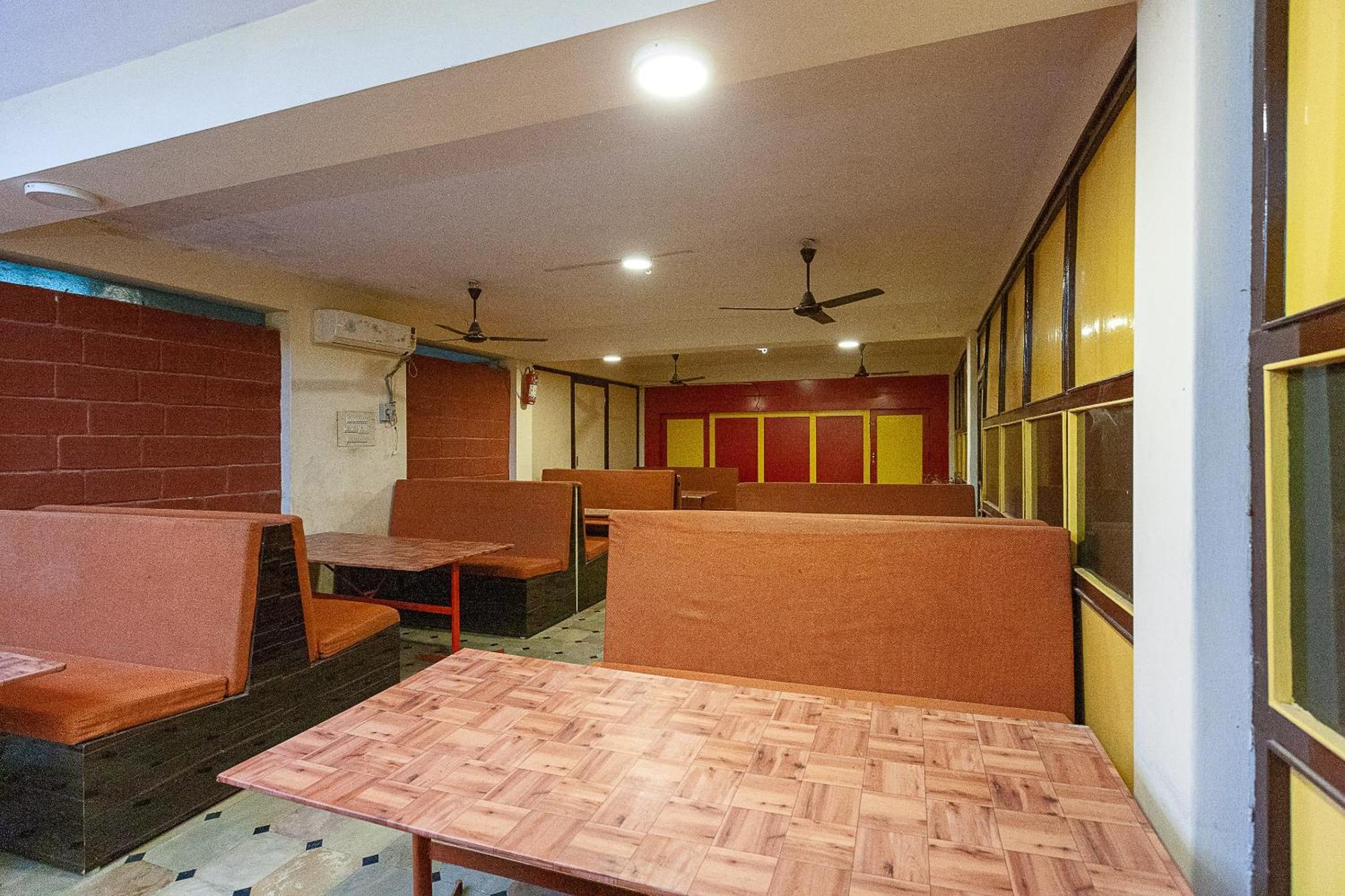 Collection O Ammayi Hotels & Resorts Tiruvannāmalai Exteriör bild