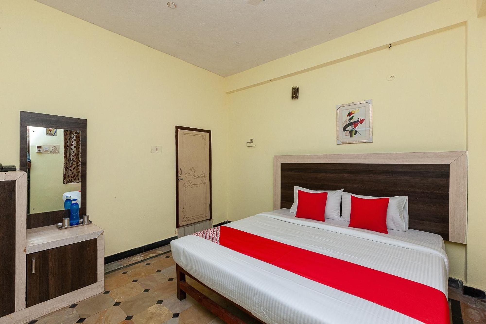 Collection O Ammayi Hotels & Resorts Tiruvannāmalai Exteriör bild