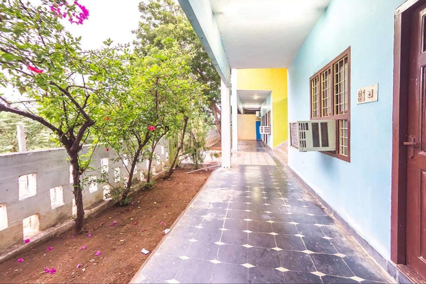 Collection O Ammayi Hotels & Resorts Tiruvannāmalai Exteriör bild